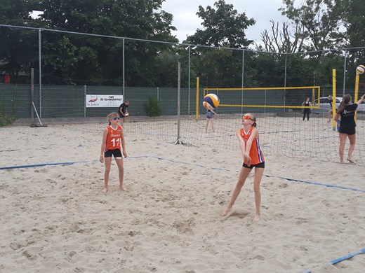 Finette Breeuwer 3de plaats tijdens Beachvolleybal toernooi in Edam